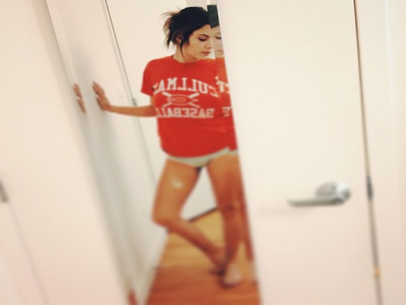 Ashley Benson: Slekla se je do spodnjega perila!