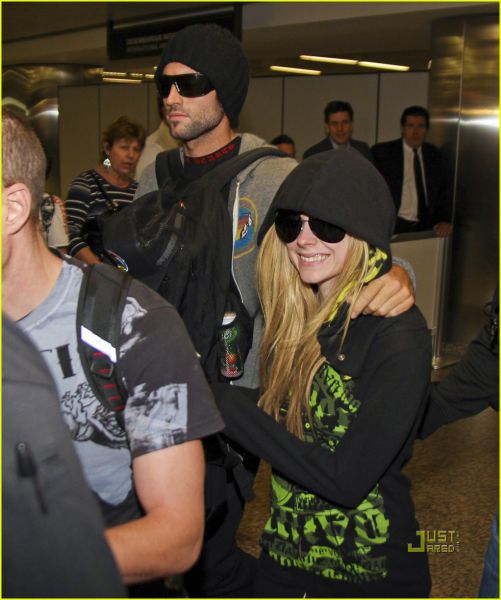 FOTO: Avril Lavigne: Po vsej drami končno prispela v Brazilijo!