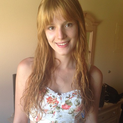 Bella Thorne: Poglej si jo brez trohice ličil!