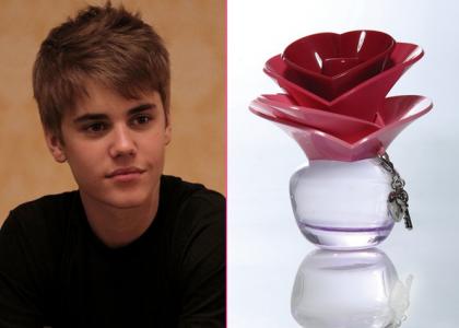 FOTO: Justin Bieber je izdal ženski parfum!