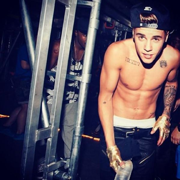 Justin Bieber: Je spet zapravljal za žensko družbo?