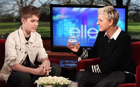 ŠOK: Justin Bieber: Ker se je postrigel, je na Twitterju izgubil 80.000 oboževalcev!
