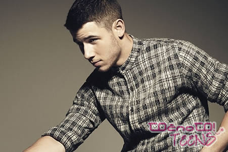 VIDEO! Nick Jonas takole zapel v živo!