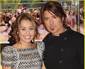VROČE: Oče Miley Cyrus se je zaradi spornega intervjuja opravičil!