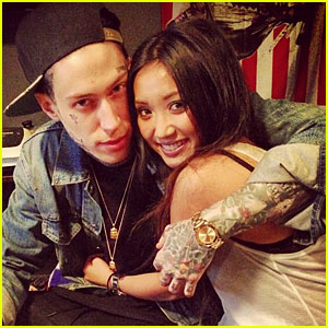 Vroče! Brenda Song: Je spet skupaj z bratom Miley Cyrus?!