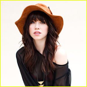 Carly Rae Jepsen razkriva: Call Me Maybe govori o mojem fantu!