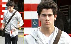 FOTO: Tudi Nick Jonas se ne more upreti McDonald'su