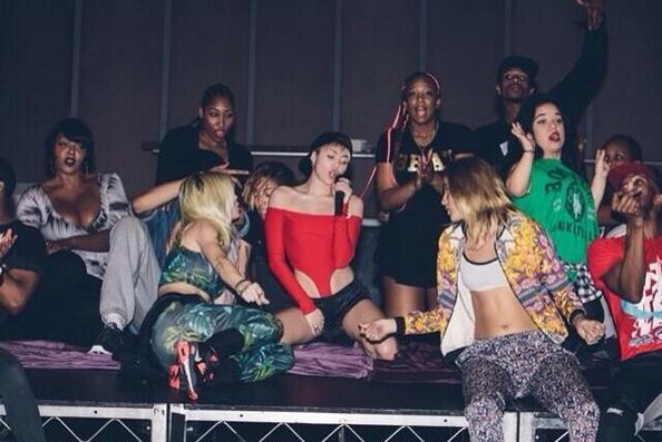 Miley Cyrus: Kaj lahko pričakujemo od njene turneje?