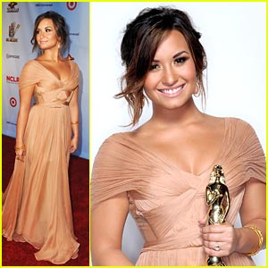 Foto: Demi Lovato božanska dobitnica nagrade na ALMA Awards!