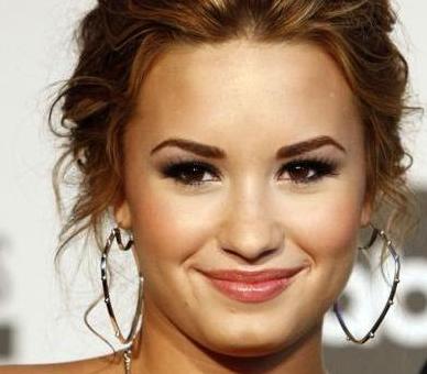 VROČE: Oče Demi Lovato obtožuje Hollywood, njeni oboževalci pa Joea in Ashley Greene!