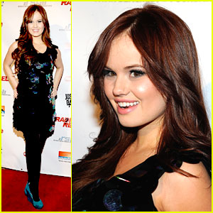 Foto: Debby Ryan blestela na premieri svojega novega filma!