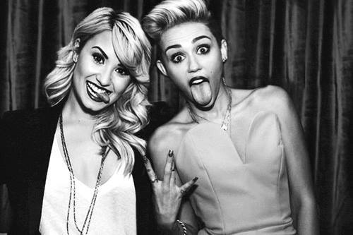 Demi Lovato: Spregovorila je o zadnjih dejanjih Miley Cyrus!