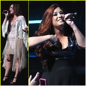 Video: Demi Lovato: Med koncertom izgubila lasne podaljške!