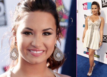 FOTO: Demi Lovato se je zmagoslavno vrnila na velike odre!