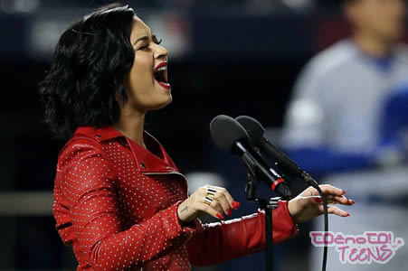VIDEO! Demi zapela ameriško himno in…