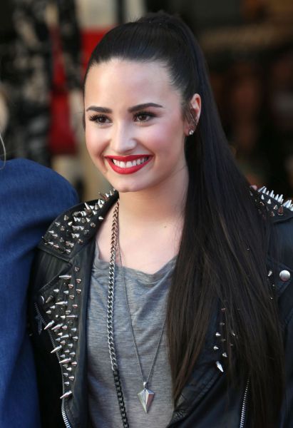 Šok! Demi Lovato: Po treh mesecih rehabilitacije so jo čakala samo 4 sporočila!