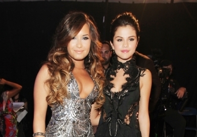 Selena Gomez in Demi Lovato: Skupaj bosta skočili v novo leto!