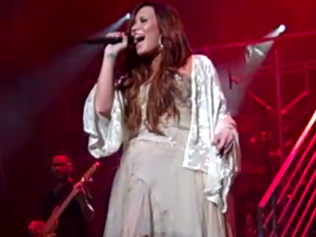 Video: Demi Lovato: Naredila predelavo pesmi Moves like Jagger in navdušila!