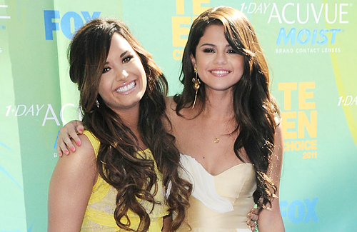 Vroče! Demi Lovato in Selena Gomez: Nov duet?!