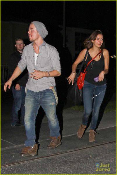 FOTO: Nina Dobrev: Paparaci so jo ujeli z domnevnim novim fantom!