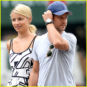 FOTO: Dianna Agron: Prvič ujeta z roko v roki z novim fantom!