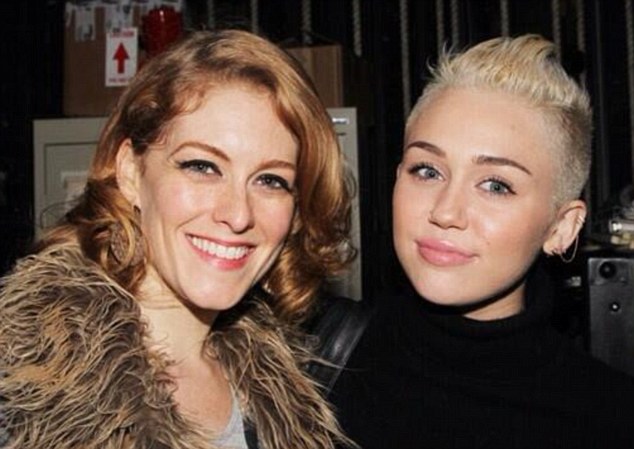 Vroče! Starša Miley Cyrus se ločujeta zaradi njegove prevare?