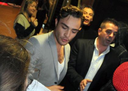 Ed Westwick: V Avstraliji se je oboževalkam hvalil, da je samski