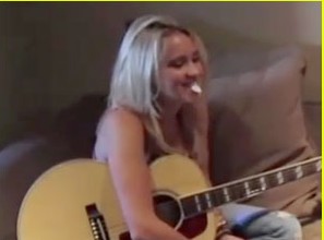 AVDIO: Emily Osment v akustični verziji