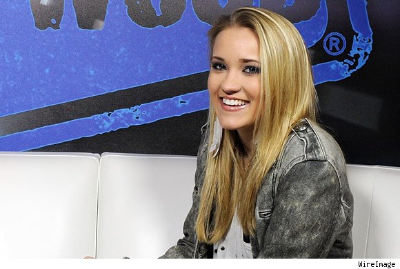 VROČE: Emily Osment: Zaradi premajhne prodaje kart je njena turneja odpovedana!