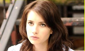 VROČE: Prva fotografija Emme Roberts v 'Twelve' in 'Scream 4'!