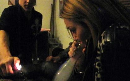 VROČE: Miley je vedela za video o njenem kajenju droge in poskušala preprečiti objavo!