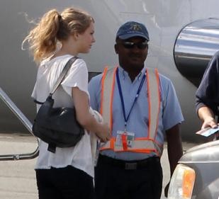 Taylor Swift: Pred božičem si je privoščila skok v tople kraje