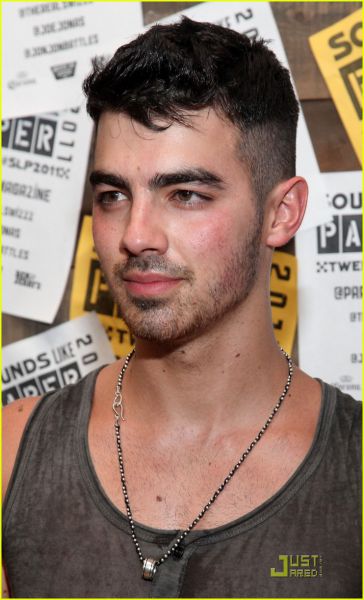 FOTO: Joe Jonas ima novo pričesko!