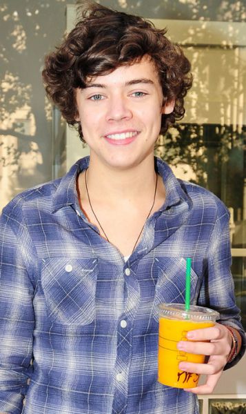 Video: Harry iz One Direction nastopa v videospotu Eda Sheerana!