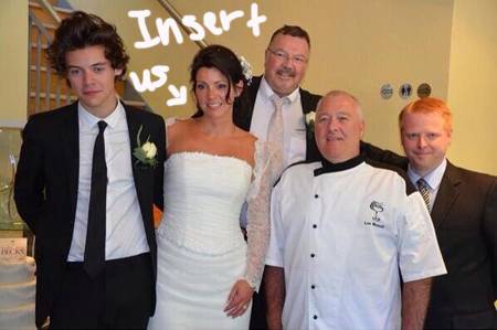 Vroče! Sveže fotografije Harryja iz 1D z mamine poroke!