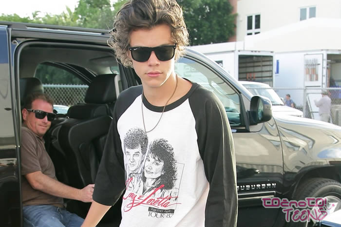 KAJ? Oboževalci okradli Harryja Styles!