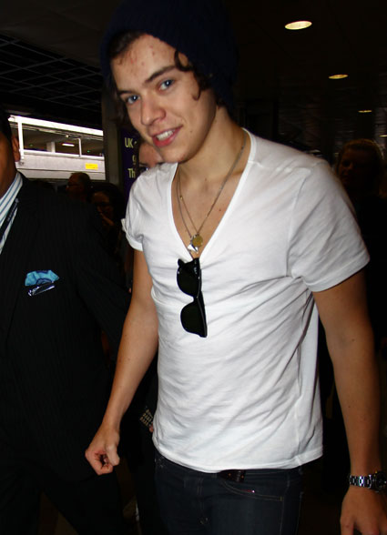 Šok! Harry iz 1D: Pred Caroline imel afero s še eno starejšo žensko?!