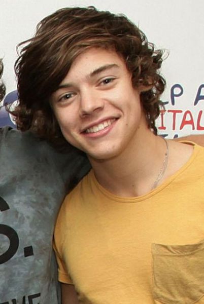 Harry iz 1D: Razkriva, s katero zvezdniško starejšo lepotico bi bil!