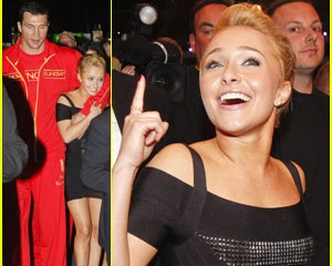 Hayden Panettiere: Na boksarsko tekmo z ubijalsko visokimi petami in kratko oblekico!