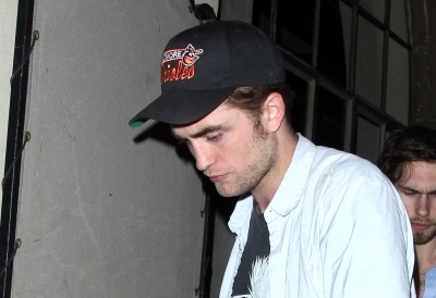 Robert Pattinson priletel v London in takoj pohitel h Kristen Stewart!