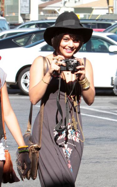 FOTO: Vanessa Hudgens ljubka z novim pažem!