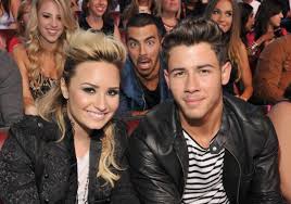 Nick Jonas: Združil bo moči z Demi Lovato!