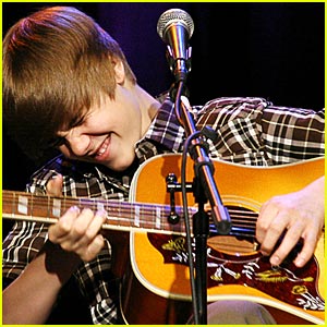 VROČE: Nov album Justina Bieberja že zunaj!