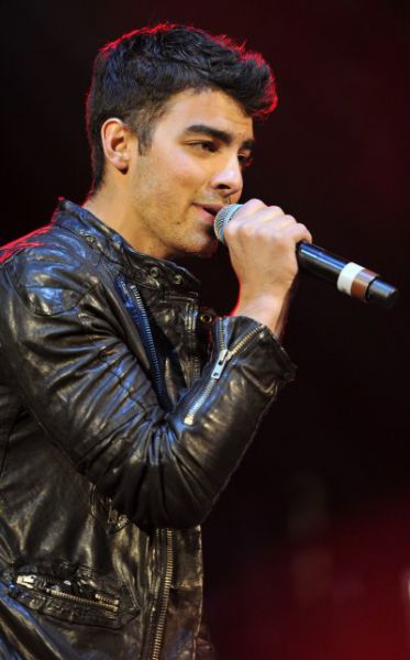 Šok! Joe Jonas se je znašel v bolnišnici!