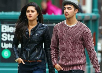 Vroče! Joe Jonas pokazal svojo novo punco!