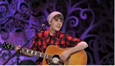 Vroče! Justin Bieber: Pred 5 leti se je registriral na Youtube, ki ga je ponesel med zvezde!