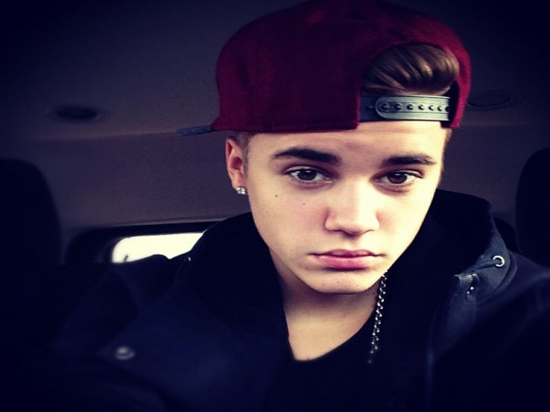 Justin Bieber: Tokrat so policisti na njegovi strani!