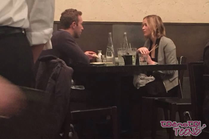 ROMANCA! Jennifer Lawrence v novo leto vstopila s Chrisom?!
