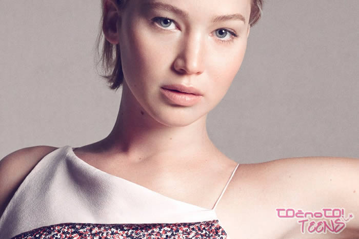 FOTO! Jennifer Lawrence tokrat pozirala gola!