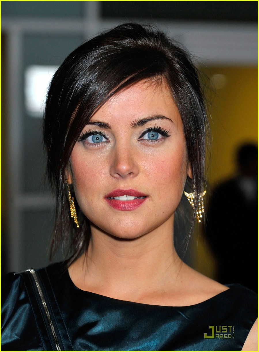 Obleci se kot Jessica Stroup